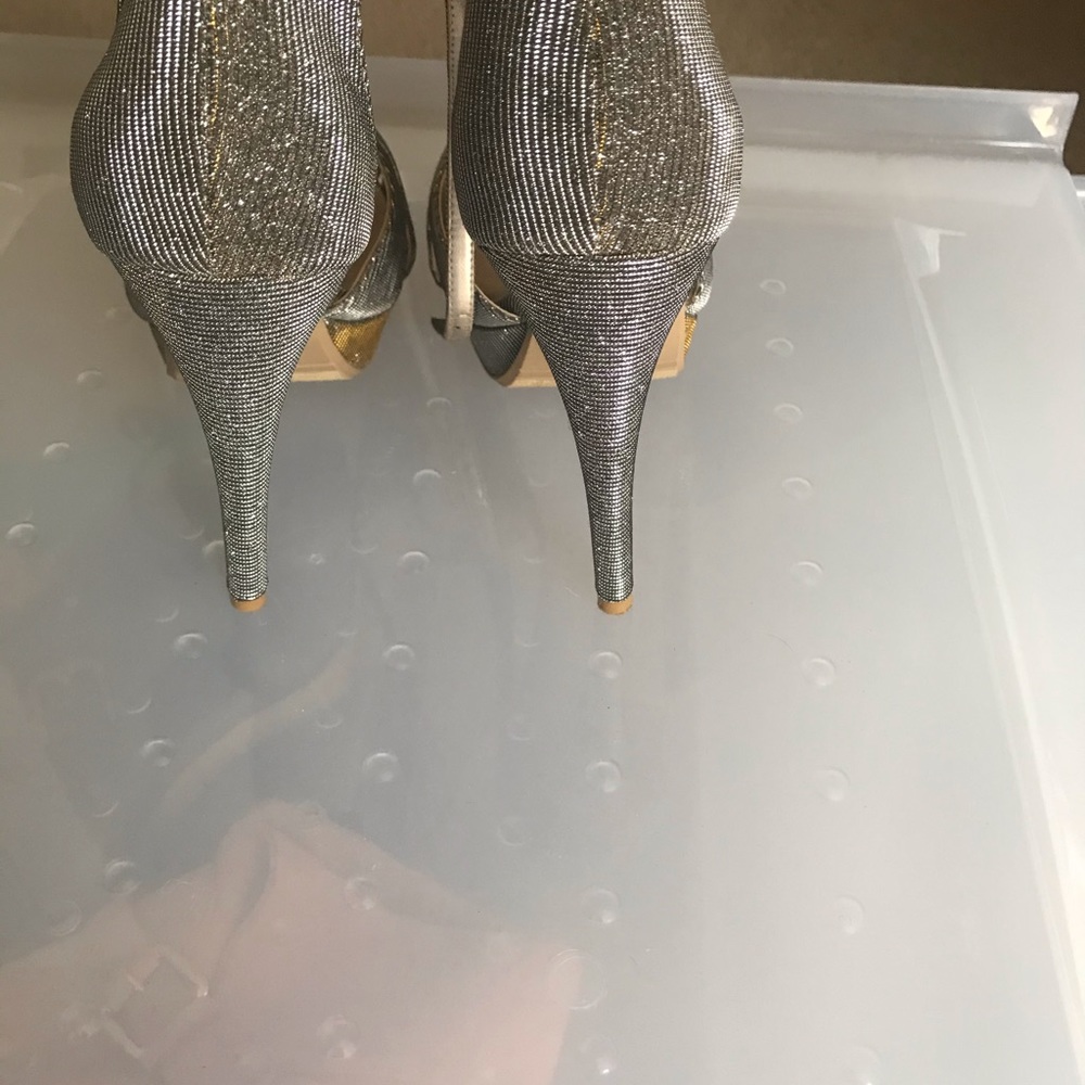 Heels - Picture 2 of 3